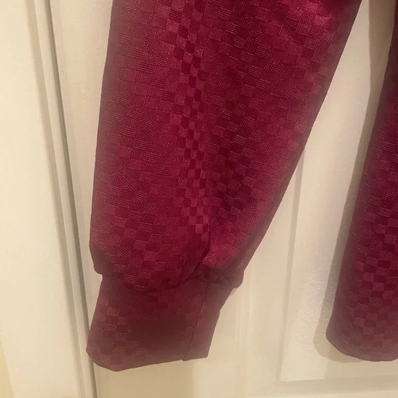 NEW…Kaileigh Checker Pattern V-Neck Blouse - Picture 3 of 4